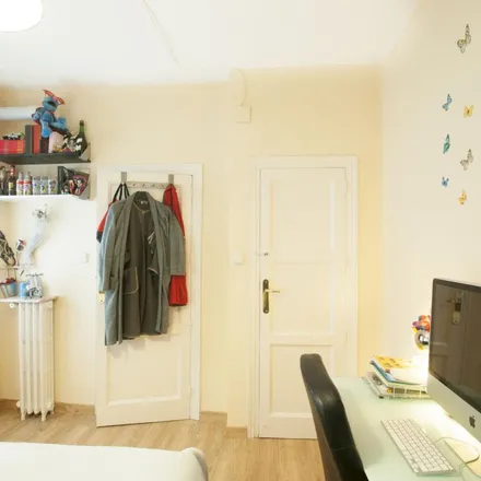 Rent this 3 bed apartment on Madrid in Calle del Vizconde de Matamala, 38
