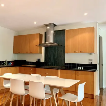 Rent this 3 bed townhouse on Melbourne in Victoria, Australia