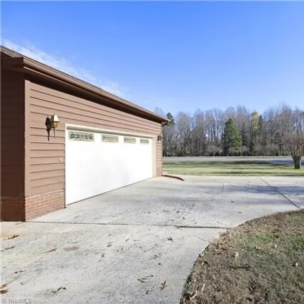 Image 7 - 1292 Candlewood Drive, Westbrook, Gibsonville, NC 27244, USA - House for sale