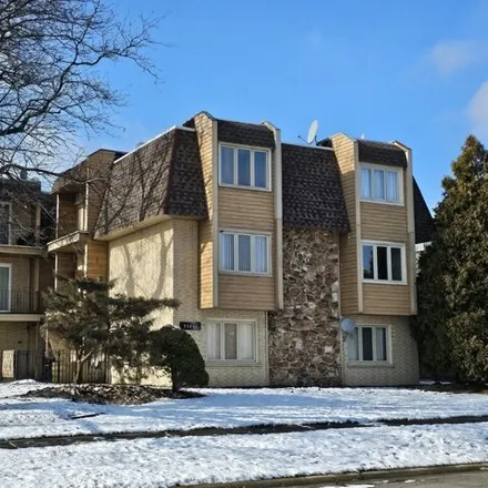 Rent this 2 bed condo on 105th Street in Oak Lawn, IL 60415