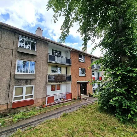 Rent this 3 bed apartment on Cairnhill Circus in Rosshall, Glasgow