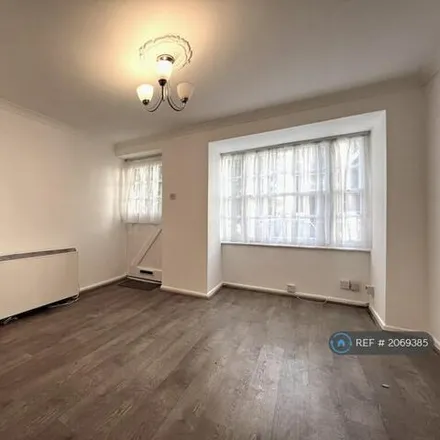 Image 2 - Dearlove Place, Bishop's Stortford, CM23 2GG, United Kingdom - Apartment for rent