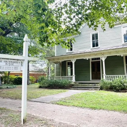 Image 2 - First Citizens Bank, Fairview Street, Warrenton, Warren County, NC 27589, USA - House for sale