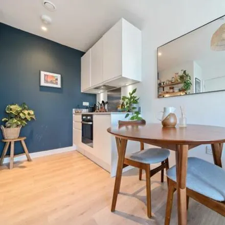 Image 4 - 55 Varcoe Road, South Bermondsey, London, SE16 3DE, United Kingdom - Apartment for sale