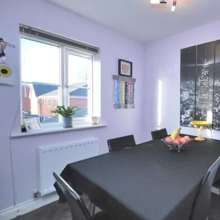 Image 7 - Runfield Close, Leigh, WN7 1EP, United Kingdom - Townhouse for sale