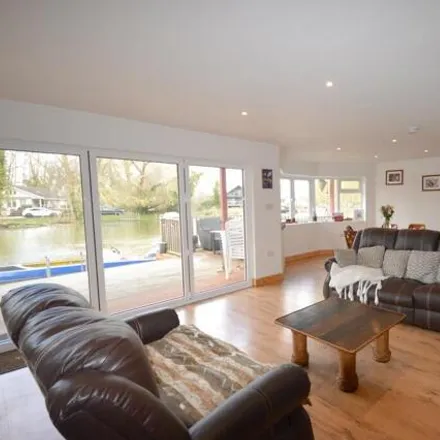 Image 2 - Nada, Pharaoh's Island, Spelthorne, TW17 9LN, United Kingdom - House for sale