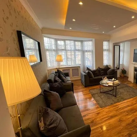 Rent this 4 bed apartment on London in SW3 1ET, United Kingdom