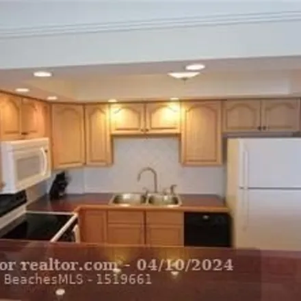 Image 5 - 2 Sunset Lane, Lauderdale-by-the-Sea, Broward County, FL 33062, USA - Condo for sale