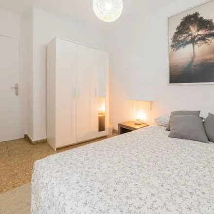 Rent this 5 bed apartment on Carrer de Ciril Amorós in 48, 46004 Valencia