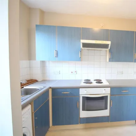 Image 2 - Redoubt Close, Hitchin, SG4 0FR, United Kingdom - Apartment for rent