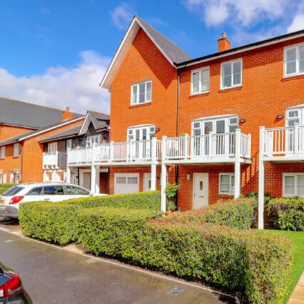 Buy this 4 bed townhouse on 3D Plastic Centres in London Road, Buckinghamshire