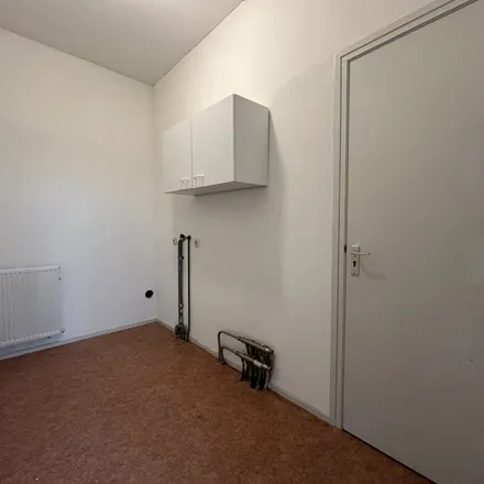 Rent this 3 bed apartment on Graafseweg in 5213 AA 's-Hertogenbosch, Netherlands