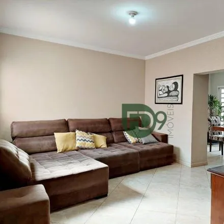 Buy this 5 bed house on Rua Luiz Furlan in Jardim Brasília, Santa Bárbara d'Oeste - SP