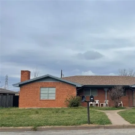 Buy this 2 bed house on 826 Eastover Drive in Abilene, TX 79601