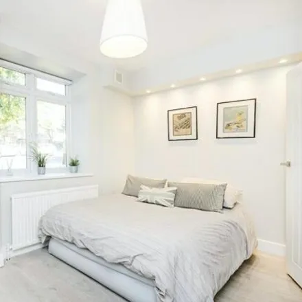 Image 7 - Wellesley Court, Abercorn Place, London, NW8 9XU, United Kingdom - Apartment for sale