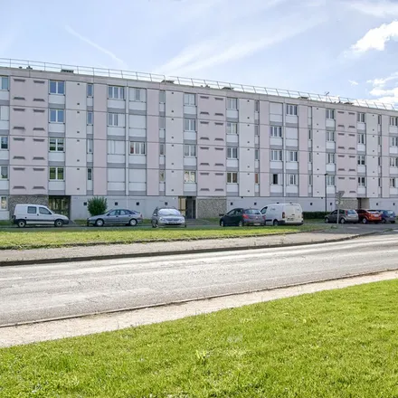 Rent this 2 bed apartment on 33 Rue Pape-Carpantier in 72200 La Flèche, France