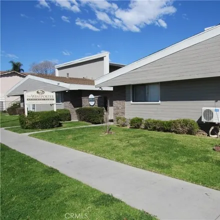 Image 5 - 2109 East Westport Drive, Anaheim, CA 92806, USA - House for sale