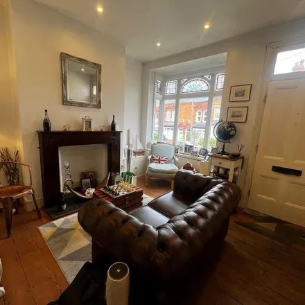 Rent this 2 bed townhouse on Hartledon Road in Harborne, B17 0AB