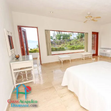 Buy this 7 bed house on Privada Virgo in Fraccionamiento Las Brisas, 39300 Acapulco