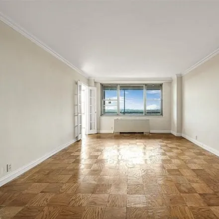 Image 4 - Gerard Towers, 70-25 Yellowstone Boulevard, New York, NY 11375, USA - Apartment for sale