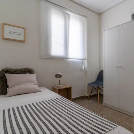 Rent this 4 bed room on Carrer del Greco in 46013 Valencia, Spain