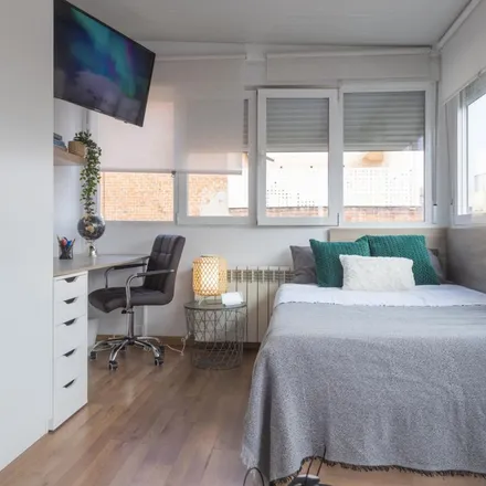 Rent this 5 bed apartment on Madrid in Pedro & Víctor Joyeros, Calle de Guzmán el Bueno