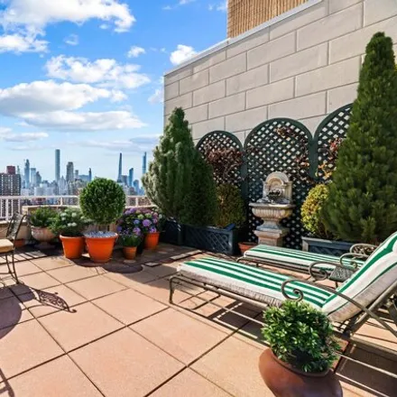 Buy this 2 bed townhouse on 1502 1st Avenue in New York, NY 10075
