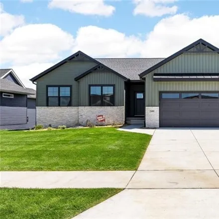 Buy this 5 bed house on 2401 Nature Ridge Drive Northwest in Cedar Rapids, IA 52324