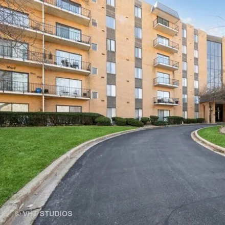 Buy this 3 bed condo on 954 West Sunset Drive in Glenwood, Thornton Township