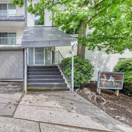 Buy this 2 bed condo on 762 Hayes Street in Seattle, WA 98109