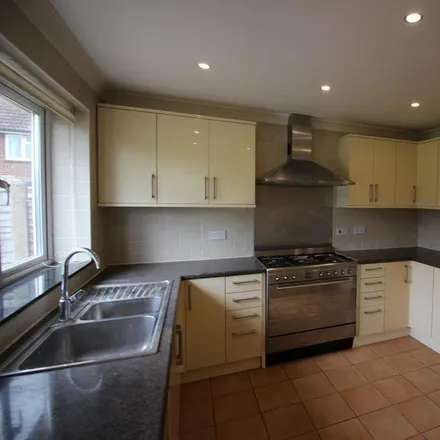 Image 2 - Cornfield Road, Hertsmere, WD23 3TB, United Kingdom - House for rent
