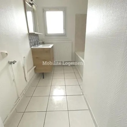 Image 7 - 14 Rue du Hoc, 76610 Le Havre, France - Apartment for rent