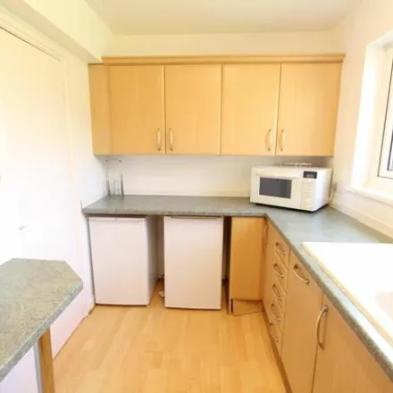 Image 4 - Latham Square, Sheffield, South Yorkshire, S11 - Apartment for rent