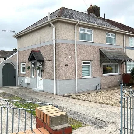 Rent this 3 bed duplex on Olive Street in Llanelli, SA15 2AP