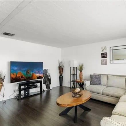 Image 8 - South Gilmore Street, Hemet, CA 92543, USA - Apartment for sale