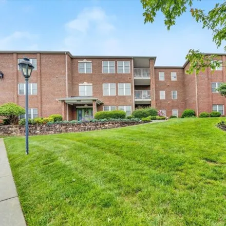 Buy this 2 bed condo on 3036 McVitty Forest Drive in Cave Spring, VA 24018