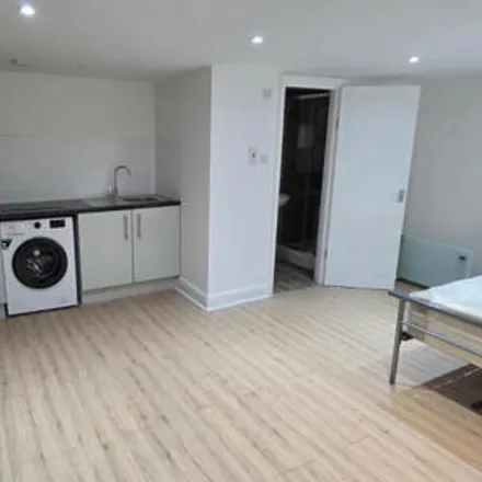Rent this studio apartment on Shaftesbury Road in London, E10 7DA