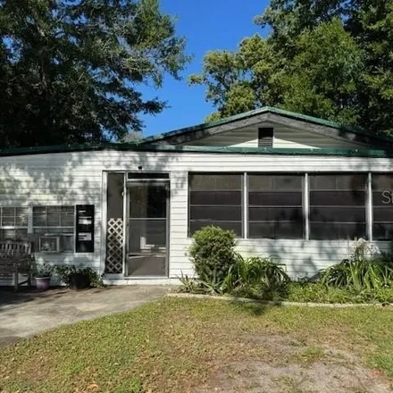 Buy this 2 bed house on 4777 20th Street in Zephyrhills, FL 33542
