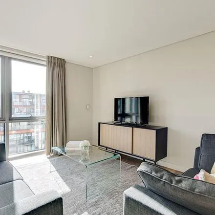 Rent this 3 bed apartment on The Pavilion in Howards Way, London