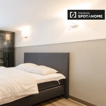 Rent this 2 bed room on Place Raymond Blyckaerts - Raymond Blyckaertsplein 3 in 1050 Ixelles - Elsene, Belgium