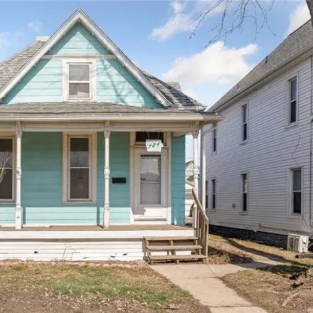 Buy this 2 bed house on 722 E Avenue Northwest in Cedar Rapids, IA 52405
