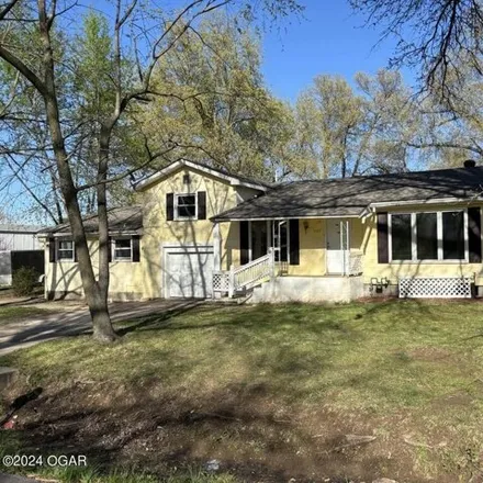 Buy this 5 bed house on 1394 College Street in Lamar, MO 64759