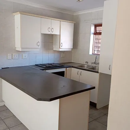 Image 1 - Brackenfell Moedergemeente, Pastorie Street, Arauna, Western Cape, 7560, South Africa - Apartment for rent