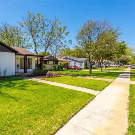Image 2 - 3812 Carnation Avenue, Fort Worth, TX 76111, USA - House for sale