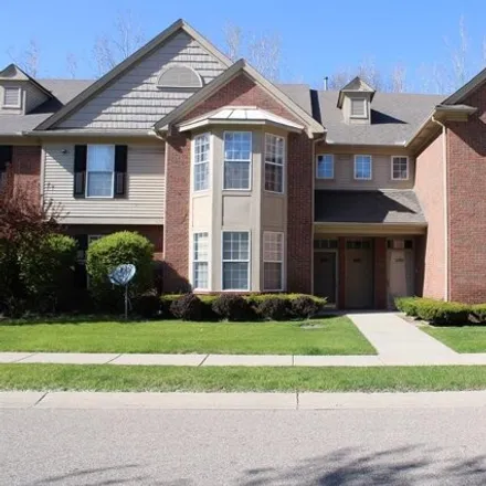 Buy this 2 bed condo on 49254 Silver Birch Circle in Shelby Charter Township, MI 48315