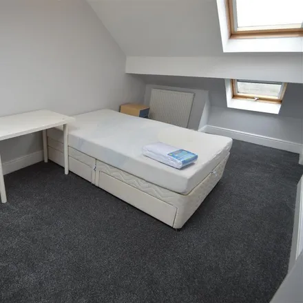 Image 7 - Willesden Avenue, Victoria Park, Manchester, M13 0ZN, United Kingdom - House for rent