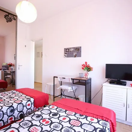 Rent this 3 bed apartment on Avenida Eduardo Jorge 16 in 2700-307 Amadora, Portugal