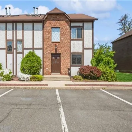 Buy this 1 bed condo on 135 West Nyack Road in Nanuet, NY 10954