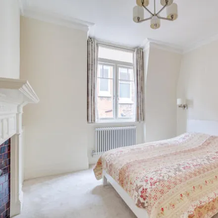 Image 5 - Fitz-George Avenue, London, W14 0SN, United Kingdom - Apartment for sale