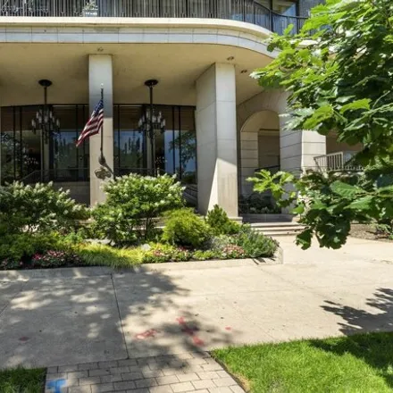 Buy this 3 bed condo on The Carlyle in 1040 North Lake Shore Drive, Chicago